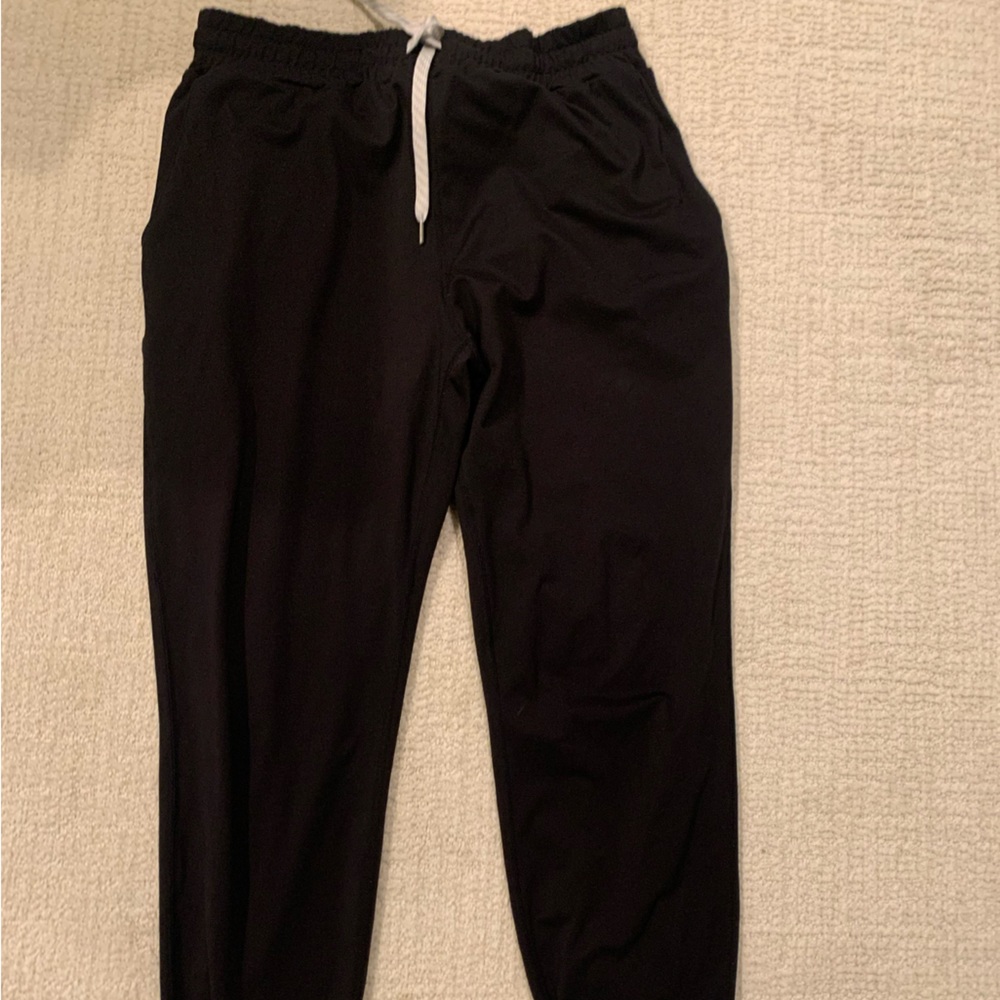 Vuori black joggers